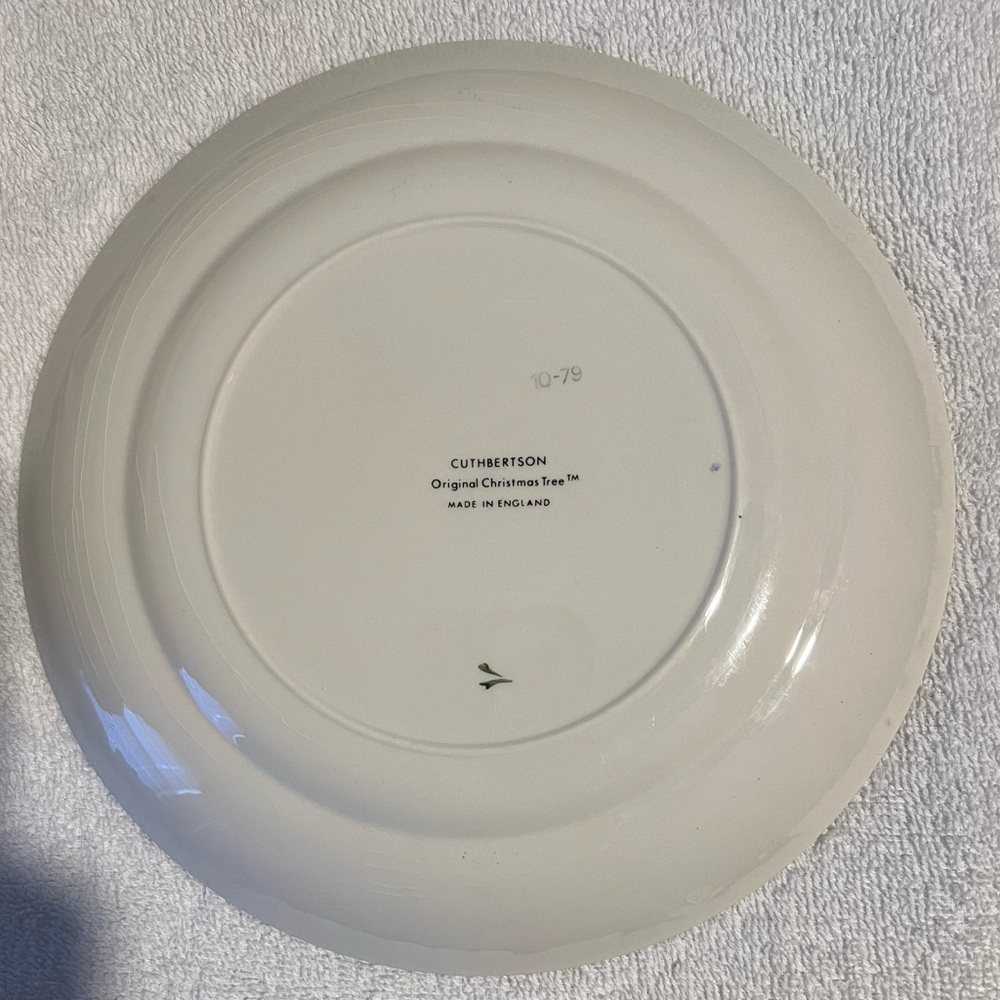 Vintage England Cuthbertson Christmas Tree Dinner Plate With Thick Green Border - Picture 5 of 5